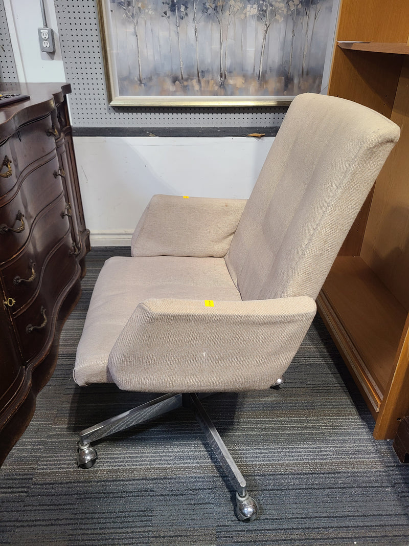 Mid-Century Modern Inspired Swivel Office Chair