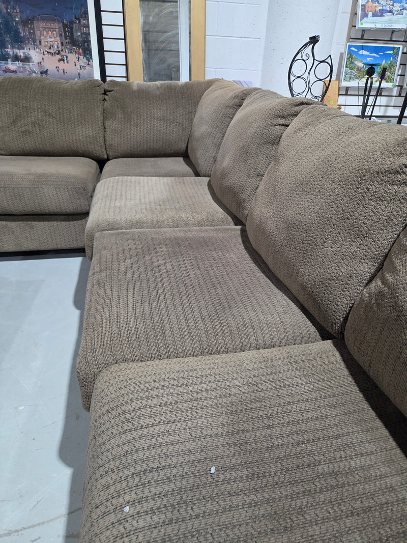 L-Shaped Sectional Sofa with Left-Facing Chaise