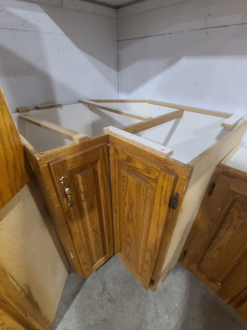 Classic Oak Raised-Panel Kitchen Cabinet Set (13 Pieces Total)