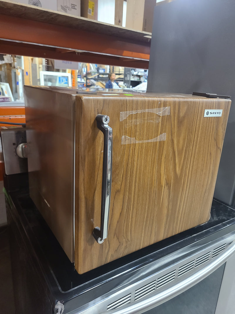 Sanyo Vintage-Style Faux Woodgrain Cube Mini Fridge