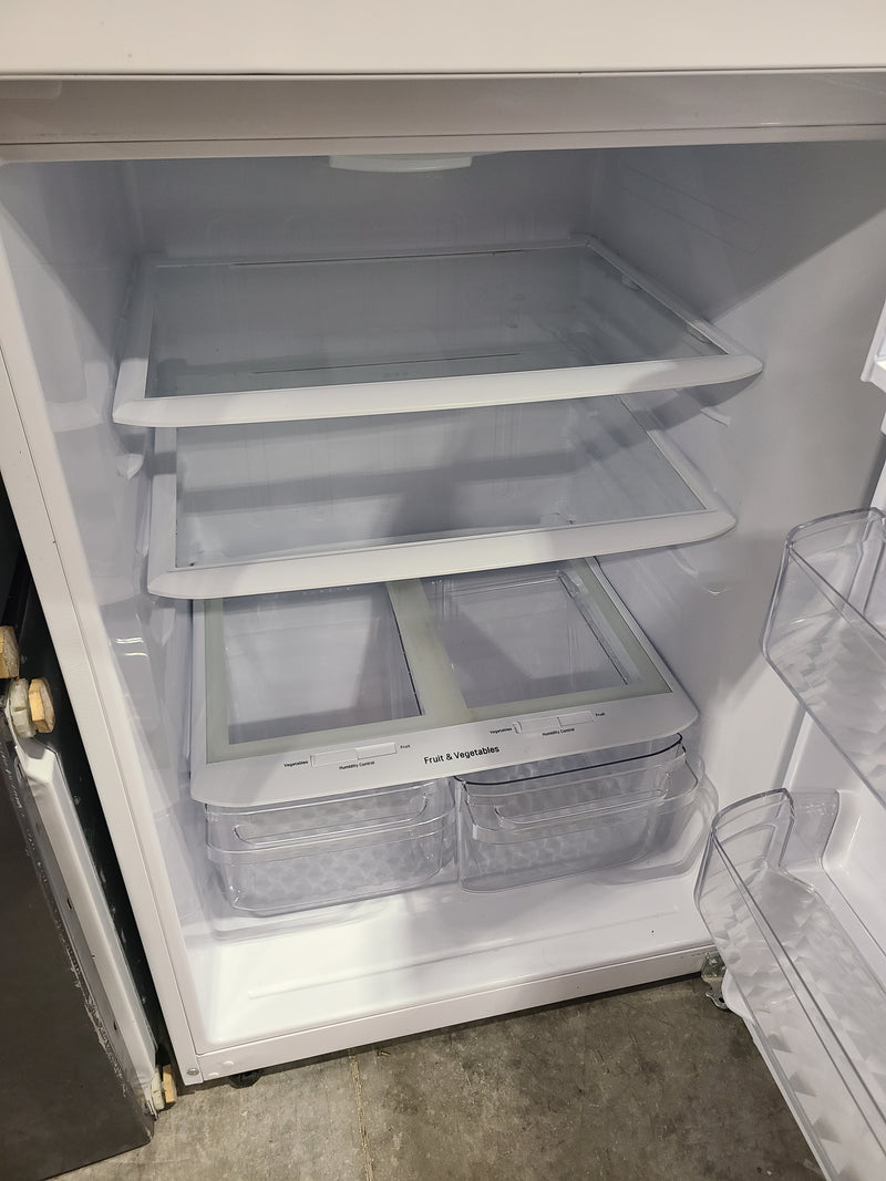 LG Top-Freezer Refrigerator in White