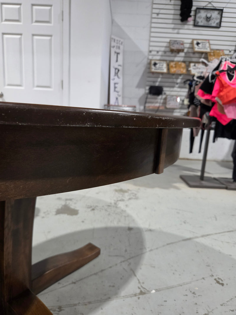 Round Canadel Dining Table