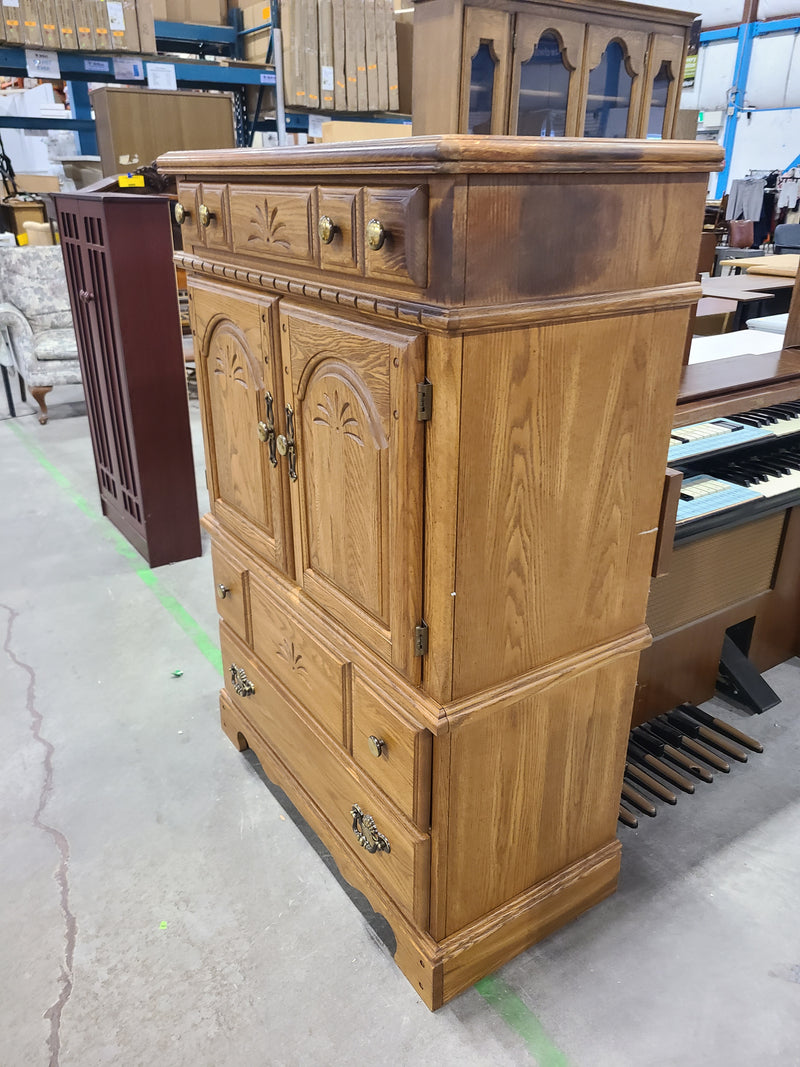 Traditional Oak Gentleman’s Chest Armoire