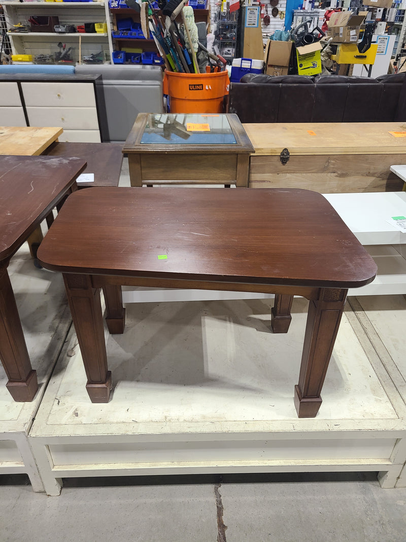 Traditional Wooden Accent Side Table with Rounded Corners
