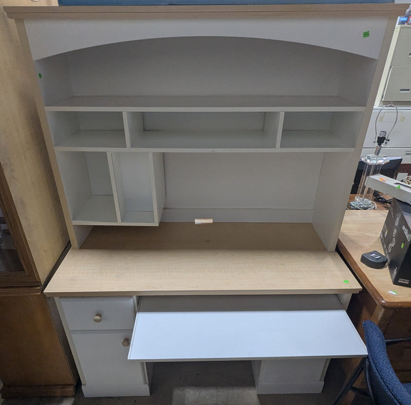 White Computer Desk with Hutch and Beige Tabletop
