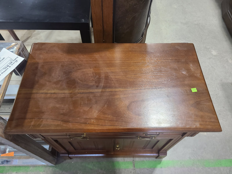 Vintage Style Wooden Accent Cabinet / Nightstand with Storage