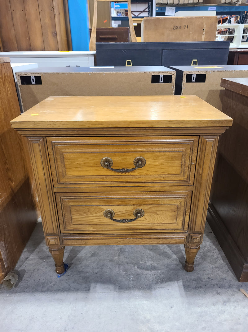 Classic Vintage-Style 2-Drawer Oak Nightstand