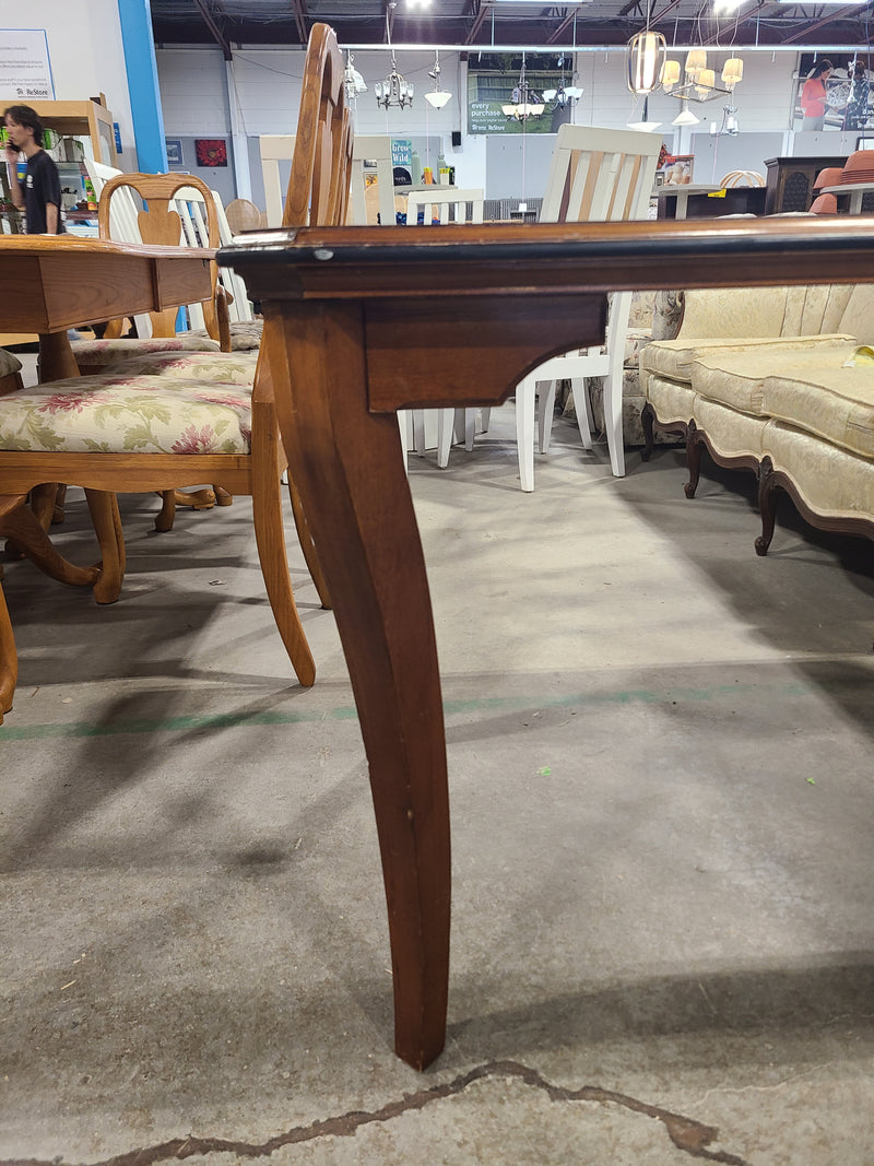 Traditional Cherry Finish Dining Table with Cabriole Legs