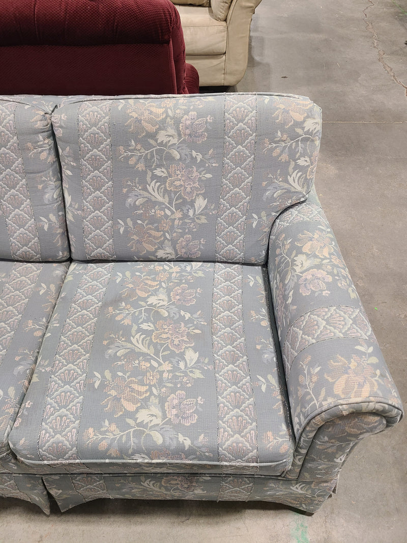 Traditional Floral Upholstered Two-Cushion Loveseat