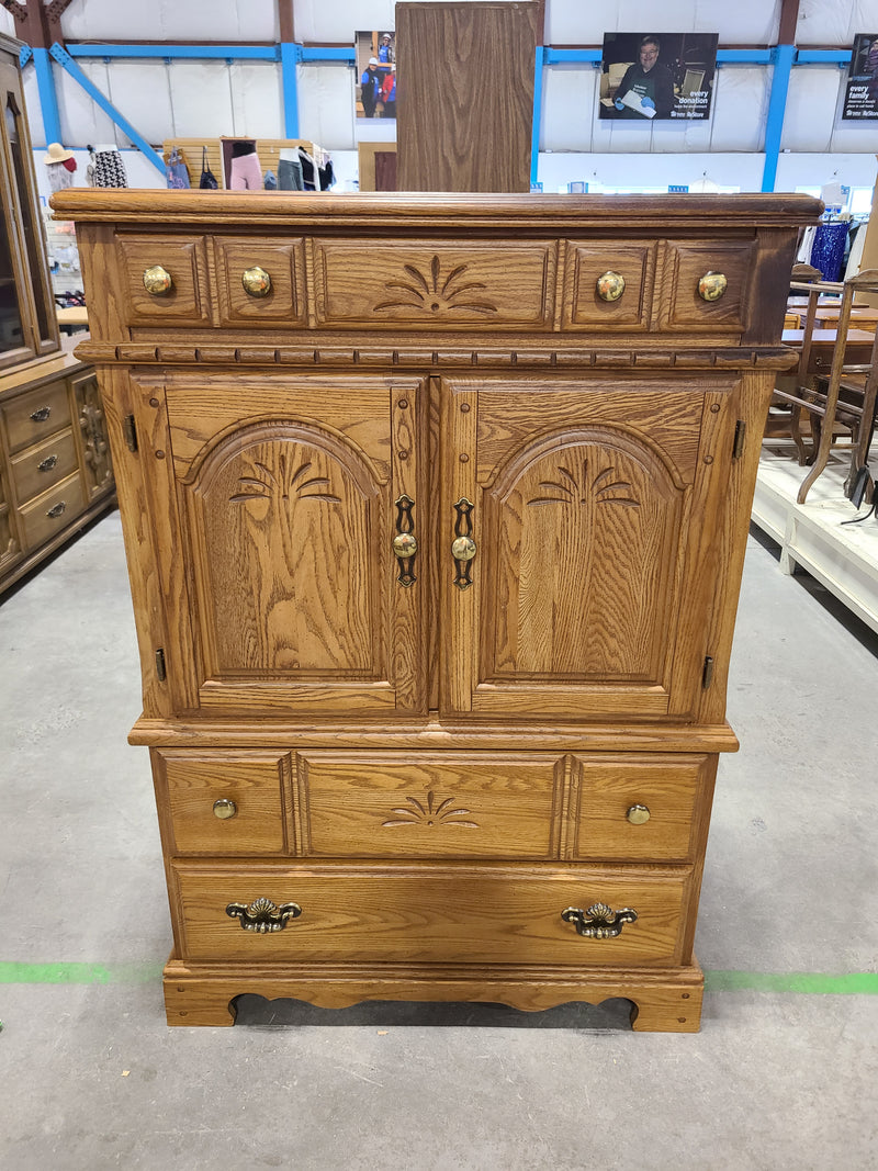 Traditional Oak Gentleman’s Chest Armoire