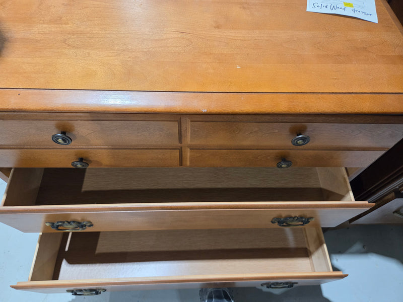 Traditional 3-Drawer Dresser