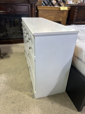 Vintage White 6-Drawer Dresser