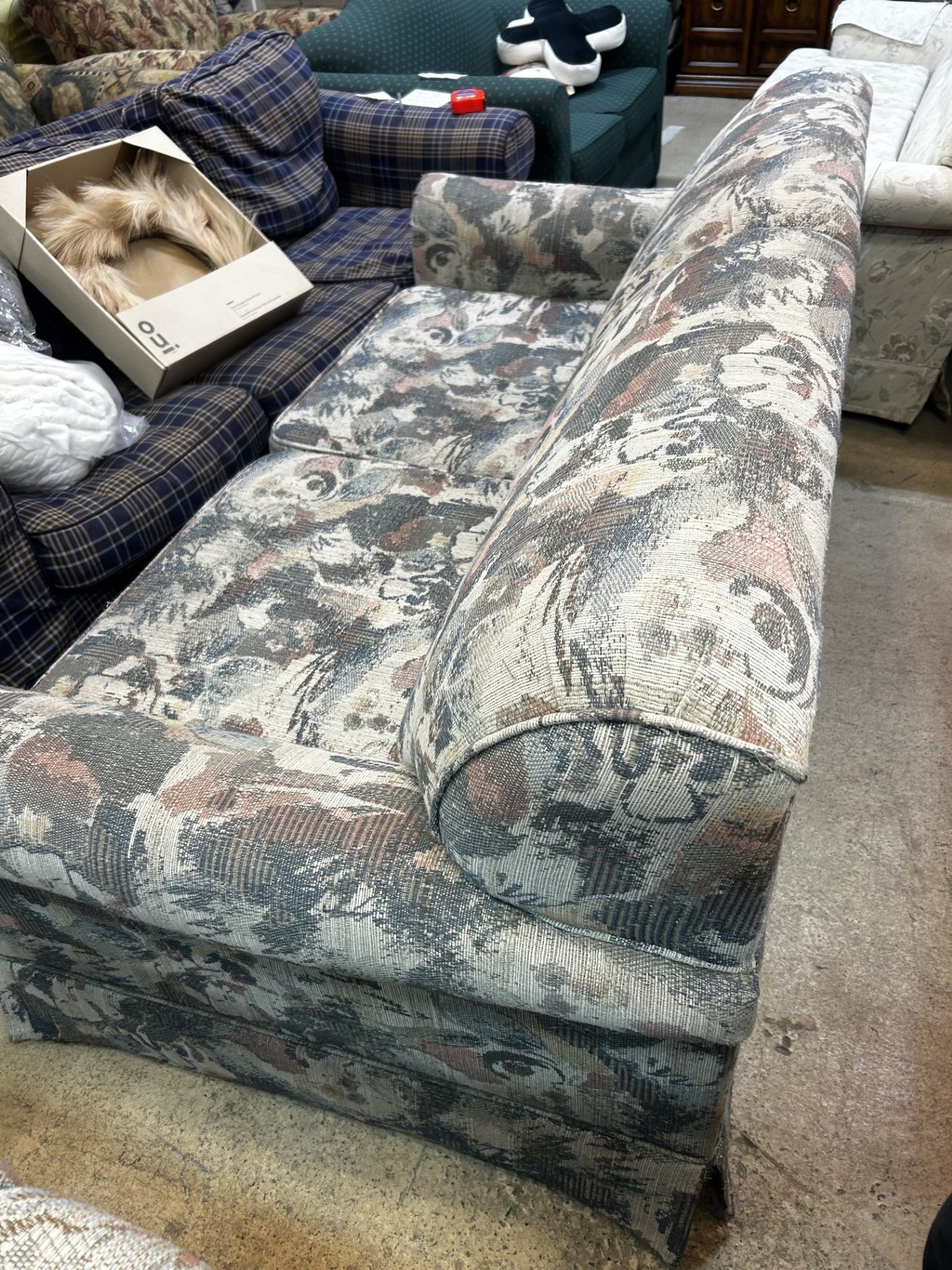 Floral Pattern Two-Seater Couch – Habitat for Humanity Greater Ottawa ...