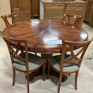 Round Expandable Table with 4 Chairs