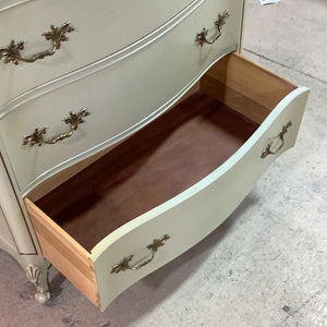 Traditional Style Dresser