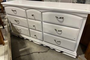 White 9-drawer Dresser