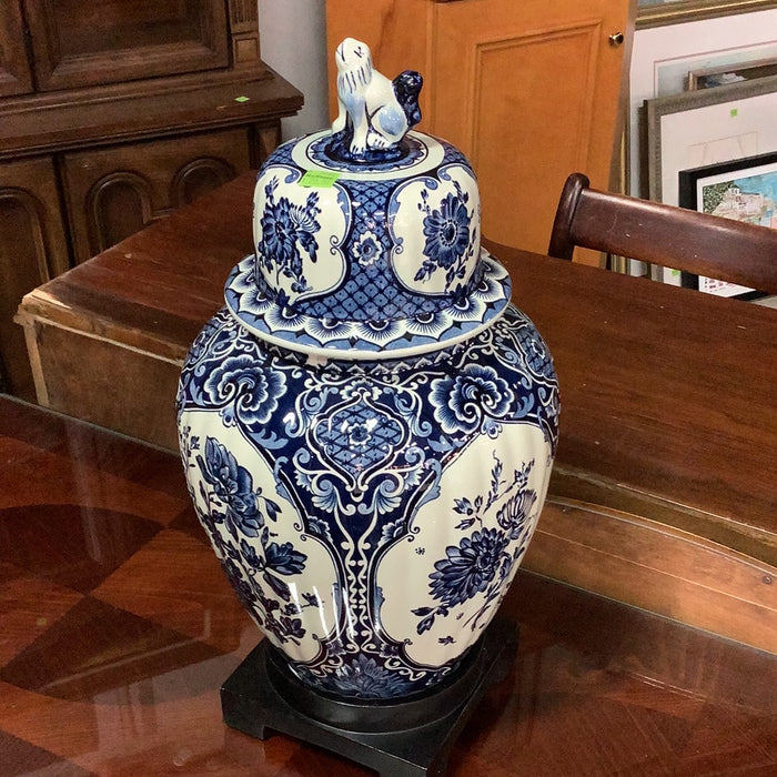 Lidded Porcelain Vase