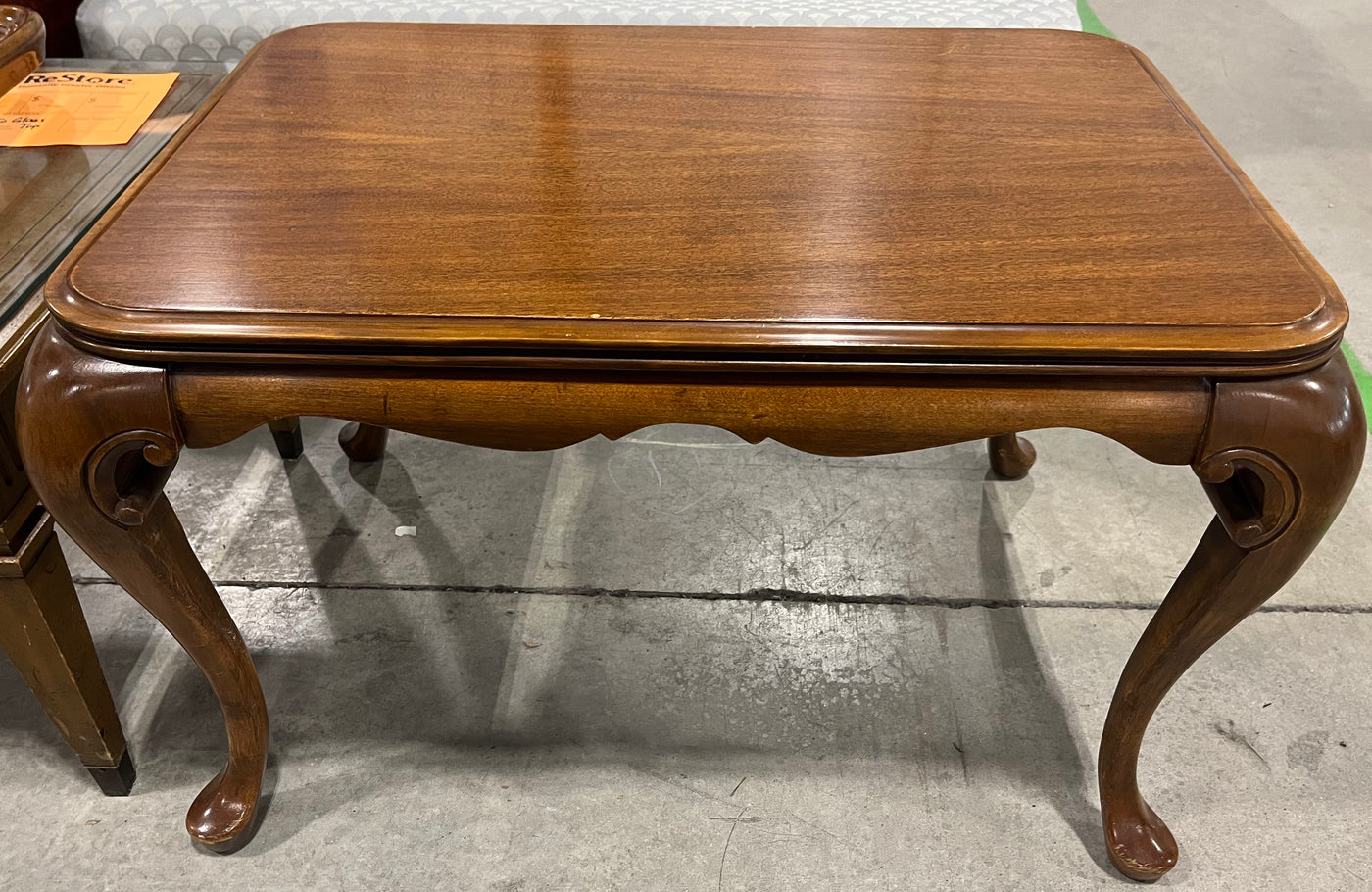 Antique coffee table with removable glass tray top deals